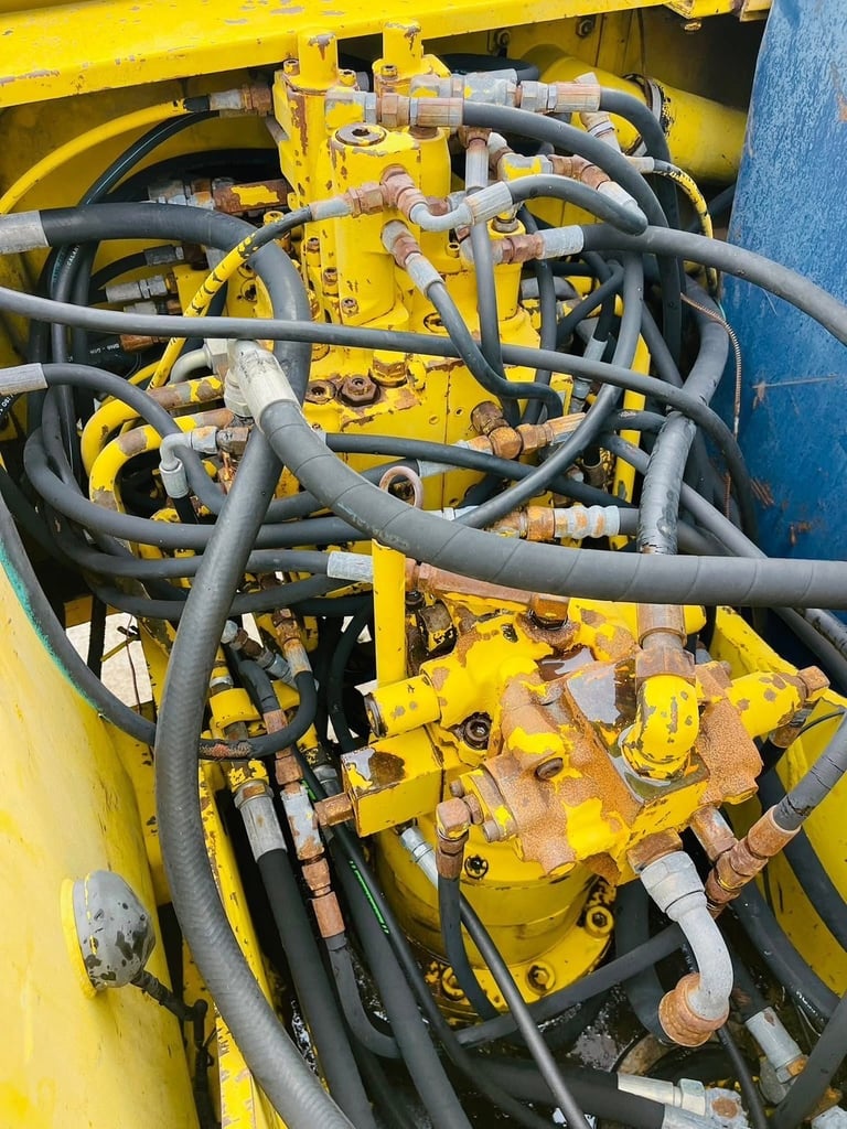 SK120-3 มาททรี ไฟฟ้าครบ แอร์เย็น มีลายหัวแย็ก 