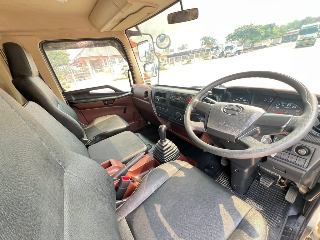 6ล้อดั้มพ์ HINO 175 กะบะสามมิตร 3 คิว