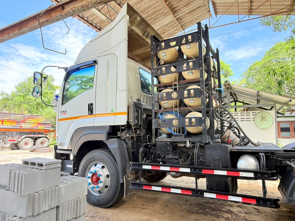 หัวลาก ISUZU 360 แรง พร้อมหางโรเบส  สองเพลา หัวลาก ISUZU 360 แรง พร้อมหางโรเบส  สองเพลา