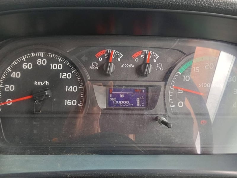 HINO FG8J 240 ติดเครน 5 ตัน ยาวใน 6.40 เมตร HINO FG8J 240 ติดเครน 5 ตัน ยาวใน 6.40 เมตร