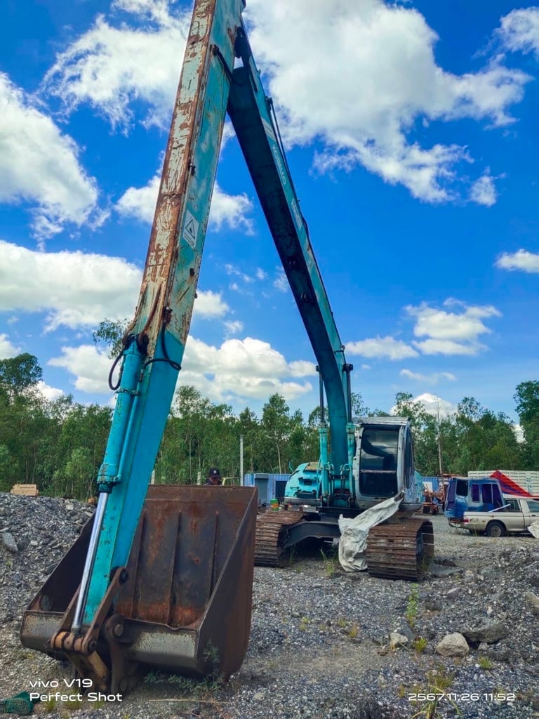 KOBELCO SK200 LC ช่วงล่างใหญ่ บูมยาว 16 เมตร KOBELCO SK200 LC ช่วงล่างใหญ่ บูมยาว 16 เมตร