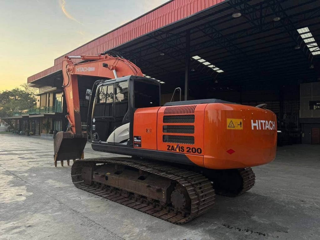 ไมล์ ชม 6,200 HITACHI ZX200-5G  สเปคญี่ปุ่น