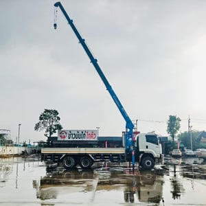 10 ล้อติดเครน ISUZU FVM 240 แรง คลัซซีMT ขนาด 6 ตัน