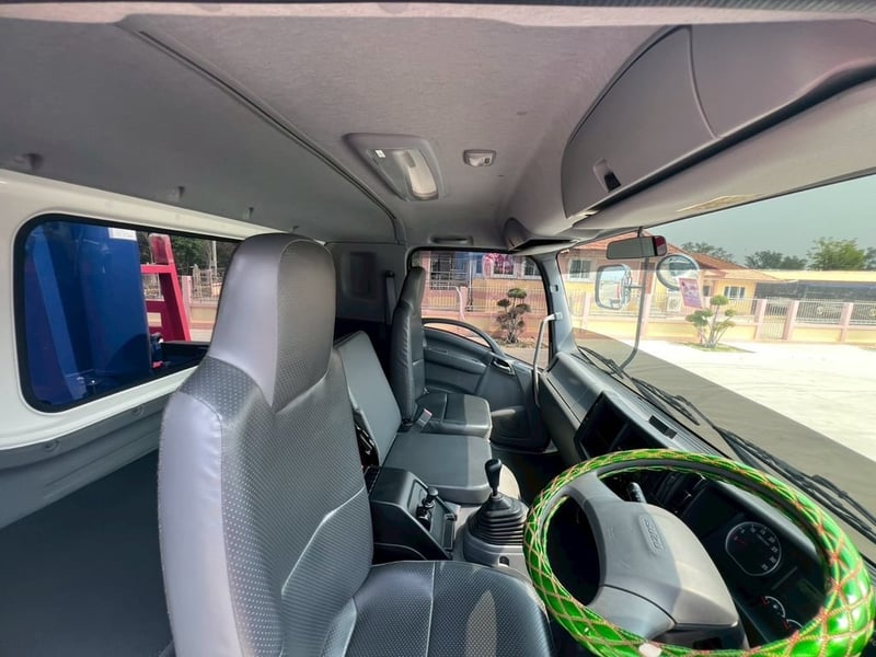 ISUZU FVM 300 MT 10ล้อติดเครน ZE 5 ตัน 5