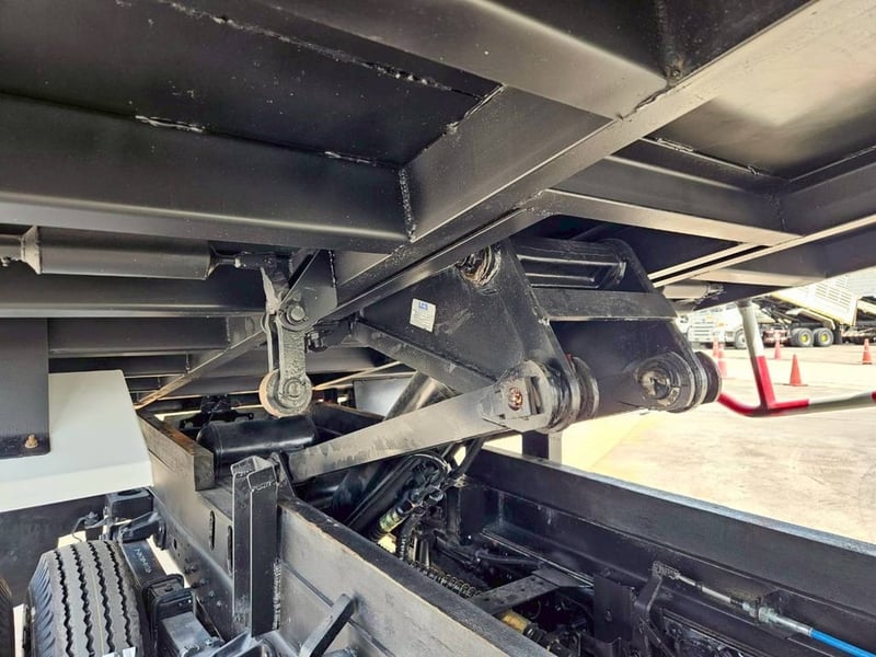 HINO XZU 150แรงม้า รถบรรทุก 6ล้อ ดั้มพ์ ปี2023 เลขไมล์น้อยกว่า 100,000 กม.