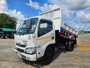HINO XZU 150แรงม้า รถบรรทุก 6ล้อ ดั้มพ์ ปี2023 เลขไมล์น้อยกว่า 100,000 กม.