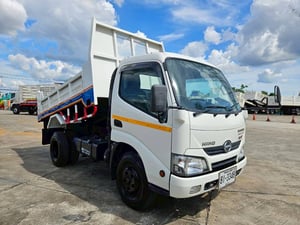 HINO XZU 150แรงม้า รถบรรทุก 6ล้อ ดั้มพ์ ปี2023 เลขไมล์น้อยกว่า 100,000 กม.