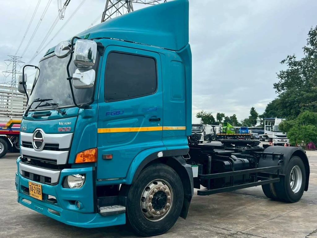 หัวลาก 6 ล้อ HINO หัวลาก 6 ล้อ HINO