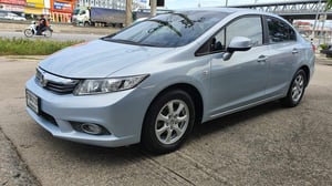 2013 Honda Civic FB 1.8 s -AT สี Frost White Metallic 