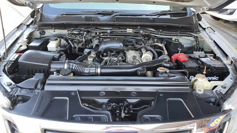 2015 Nissan Navara NP300 KingCab 2.5 V  -MT 