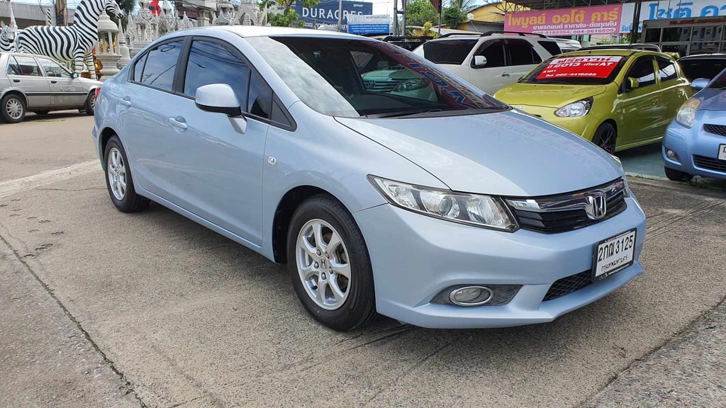 2013 Honda Civic FB 1.8 s -AT สี Frost White Metallic 2013 Honda Civic FB 1.8 s -AT สี Frost White Metallic