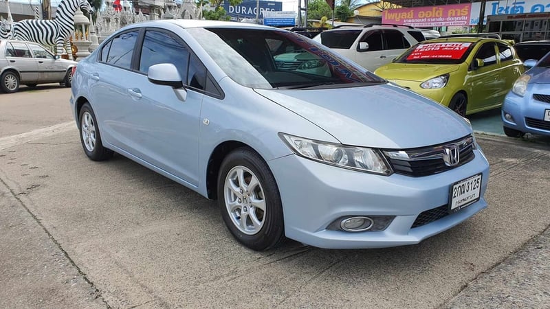 2013 Honda Civic FB 1.8 s -AT สี Frost White Metallic 