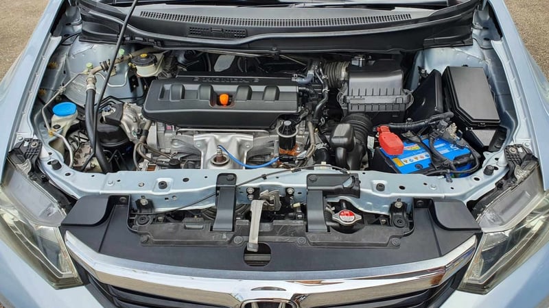 2013 Honda Civic FB 1.8 s -AT สี Frost White Metallic 