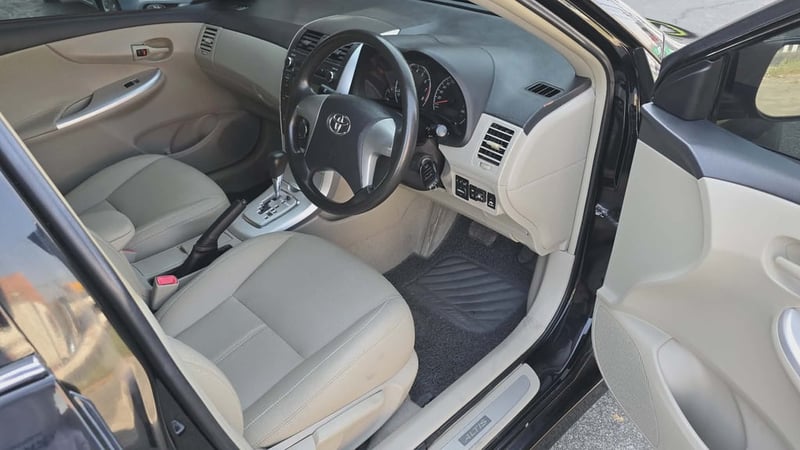 2013 Toyota Altis 1.8E – LPG สีดำ รถบ้านมือเดียว