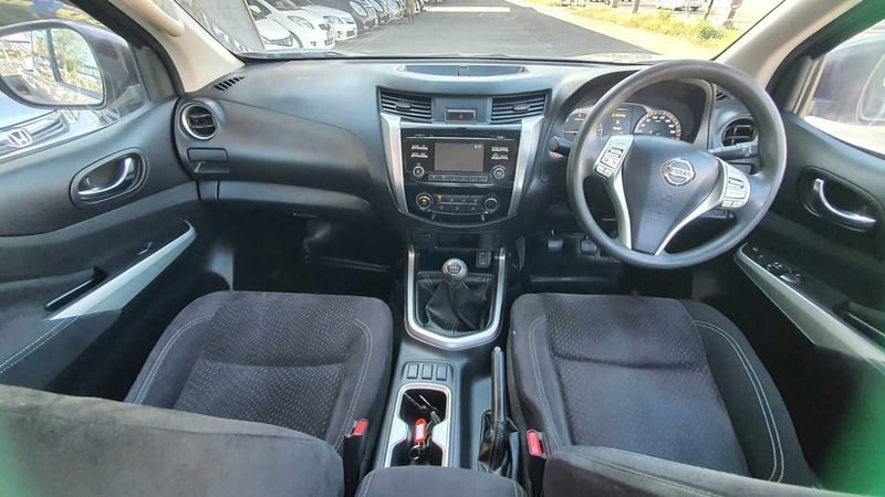 2015 Nissan Navara NP300 KingCab 2.5 V  -MT 