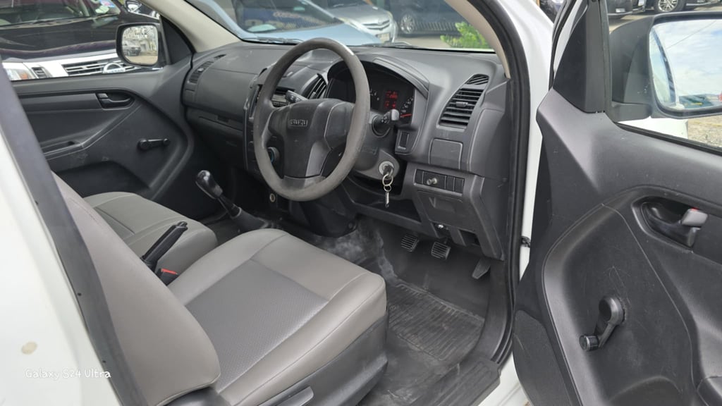2014 Isuzu d-max ตอนเดียว ตู้คาร์โก้ 2.5 Ddi 