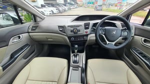 2013 Honda Civic FB 1.8 s -AT สี Frost White Metallic 