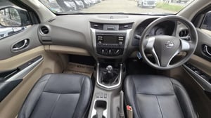 2018 Nissan Navara 4 ประตู NP300 - 2.5 E 