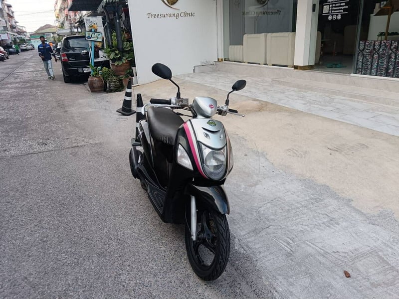 Suzuki Let's ตัวท็อป ล้อแม้ก สวยหรู เครื่องเดิมดียอดเยี่ยม ภาษี69 ราคา 15500 บาท Suzuki Let's ตัวท็อป ล้อแม้ก สวยหรู เครื่องเดิมดียอดเยี่ยม ภาษี69 ราคา 15500 บาท