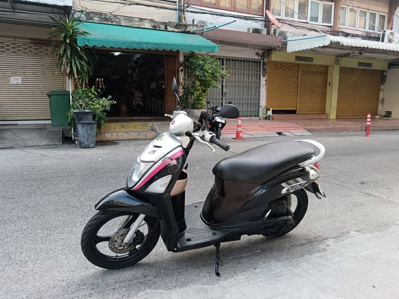 Suzuki Let's ตัวท็อป ล้อแม้ก สวยหรู เครื่องเดิมดียอดเยี่ยม ภาษี69 ราคา 15500 บาท Suzuki Let's ตัวท็อป ล้อแม้ก สวยหรู เครื่องเดิมดียอดเยี่ยม ภาษี69 ราคา 15500 บาท