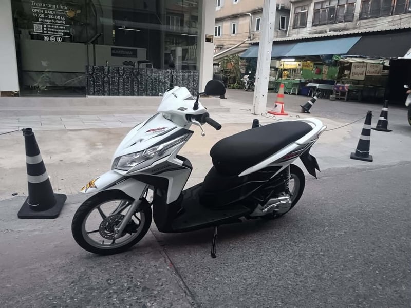 Honda Click 110i ตัวท้อป ล้อแม็ก คอมบายเบรค ภาษีมิ.ย.70 สวยเด่น เครื่องเดิมๆดีเยี่ยม ราคา 16000 บาท