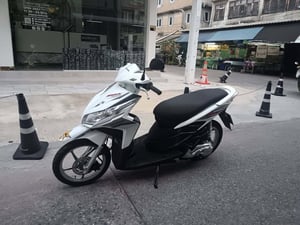 Honda Click 110i ตัวท้อป ล้อแม็ก คอมบายเบรค ภาษีมิ.ย.70 สวยเด่น เครื่องเดิมๆดีเยี่ยม ราคา 16000 บาท
