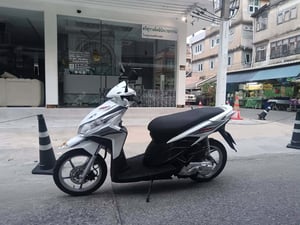 Honda Click 110i ตัวท้อป ล้อแม็ก คอมบายเบรค ภาษีมิ.ย.70 สวยเด่น เครื่องเดิมๆดีเยี่ยม ราคา 16000 บาท