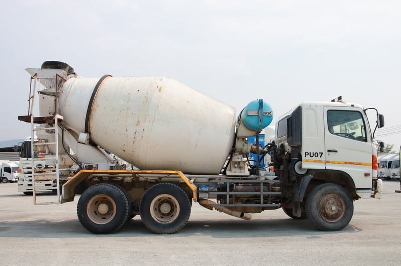 HINO FM 330แรงม้า รถบรรทุก 10ล้อ โม่ผสมปูน ปี2013 HINO FM 330แรงม้า รถบรรทุก 10ล้อ โม่ผสมปูน ปี2013