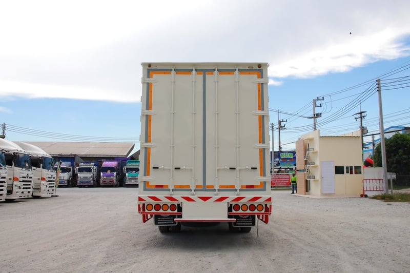 HINO FC 175แรงม้า รถบรรทุก 6ล้อ ตู้แห้ง ปี2013 HINO FC 175แรงม้า รถบรรทุก 6ล้อ ตู้แห้ง ปี2013
