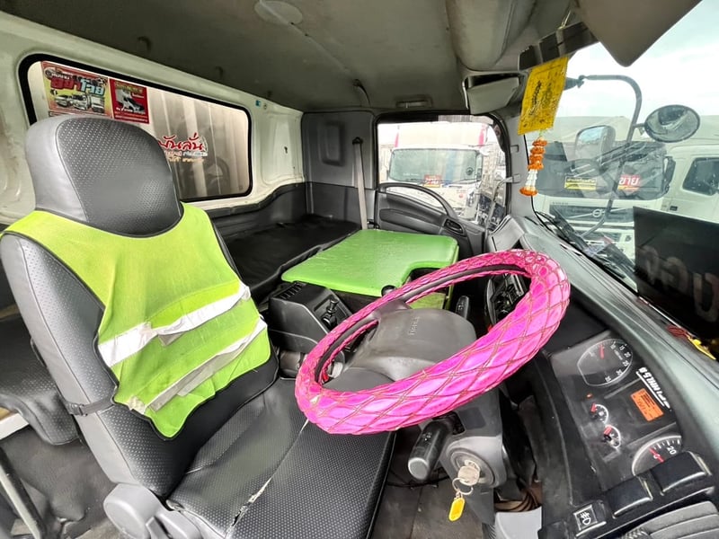 ISUZU FTR 240แรงม้า รถบรรทุก 6ล้อ ตู้แห้ง ปี2018 ISUZU FTR 240แรงม้า รถบรรทุก 6ล้อ ตู้แห้ง ปี2018