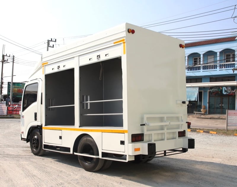 #Vาย ฟู้ดทรัคมือสอง ‼️ ** เพียง 530,000 บาn**  ISUZU NMR 130 แรง ปี 58 (5477) มือเดียวป้ายแดง เครื่องเดิม 