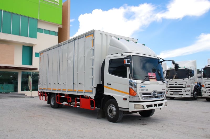 HINO FC 175แรงม้า รถบรรทุก 6ล้อ ตู้แห้ง ปี2013
