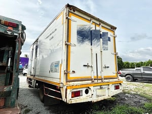 ISUZU NPR 150แรงม้า รถบรรทุก 6ล้อ ตู้แห้ง ปี2013