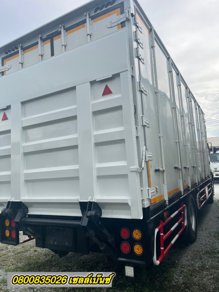 หกล้อตู้สิบบาน ISUZU FTR  240 แรง  ปี 2564 (5105)