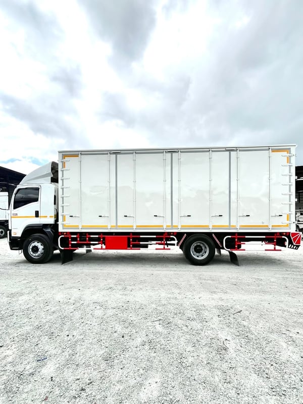 ISUZU FTR 240แรงม้า รถบรรทุก 6ล้อ ตู้แห้ง ปี2018