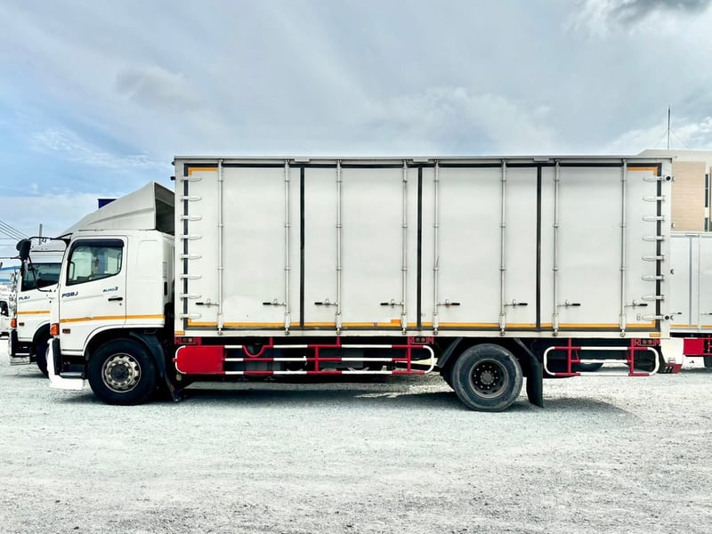 HINO FL 240แรงม้า รถบรรทุก 10ล้อ ตู้แห้ง ปี2017