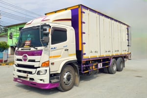 สิบล้อตู้ทึบสิบบาน HINO VICTOR  260 แรงม้า ปี 60 (3133)
