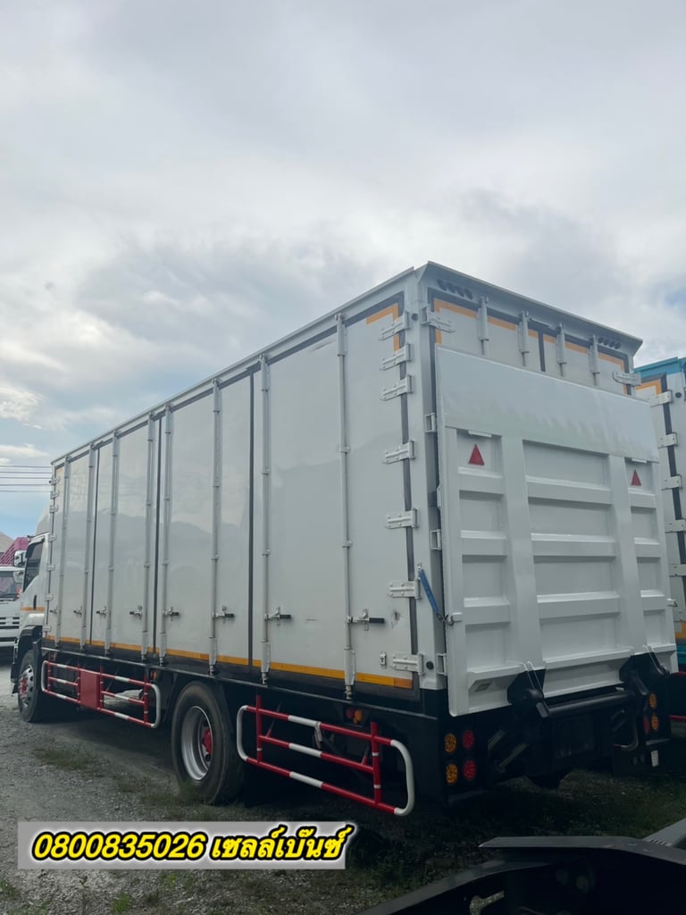 หกล้อตู้สิบบาน ISUZU FTR  240 แรง  ปี 2564 (5105)