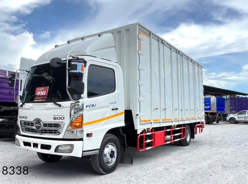 HINO FC 175แรงม้า รถบรรทุก 6ล้อ ตู้แห้ง ปี2013 HINO FC 175แรงม้า รถบรรทุก 6ล้อ ตู้แห้ง ปี2013