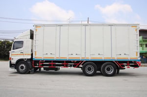 HINO FL 260แรงม้า รถบรรทุก 10ล้อ ตู้แห้ง ปี2018