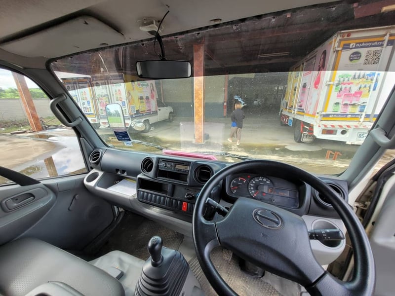 ขายรถบรรทุก HINO XZU 136 ตู้แห้ง ราคา 700,000 สภาพพร้อมใช้งาน จดทะเบียนปี 2561