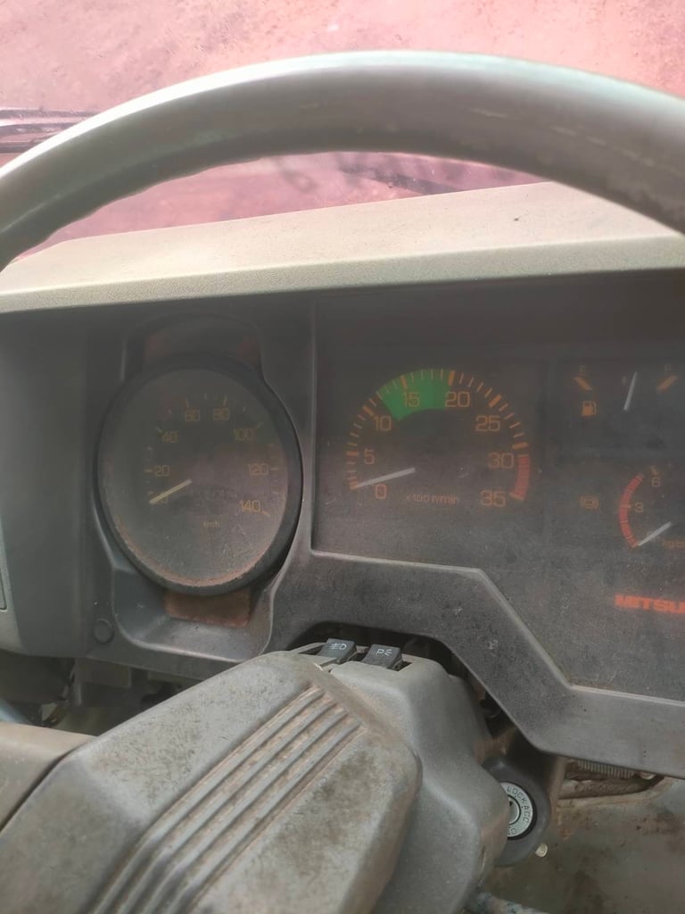 MITSUBISHI FUSO FN 320แรงม้า(เปลี่ยนเครื่องยนต์เป็นของ HINO)รถบรรทุก หัวลาก 10ล้อ หัวลาก เฉพาะหัว ปี2005 MITSUBISHI FUSO FN 320แรงม้า(เปลี่ยนเครื่องยนต์เป็นของ HINO)รถบรรทุก หัวลาก 10ล้อ หัวลาก เฉพาะหัว ปี2005