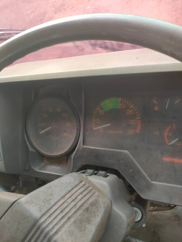 MITSUBISHI FUSO FN 320แรงม้า(เปลี่ยนเครื่องยนต์เป็นของ HINO)รถบรรทุก หัวลาก 10ล้อ หัวลาก เฉพาะหัว ปี2005 MITSUBISHI FUSO FN 320แรงม้า(เปลี่ยนเครื่องยนต์เป็นของ HINO)รถบรรทุก หัวลาก 10ล้อ หัวลาก เฉพาะหัว ปี2005