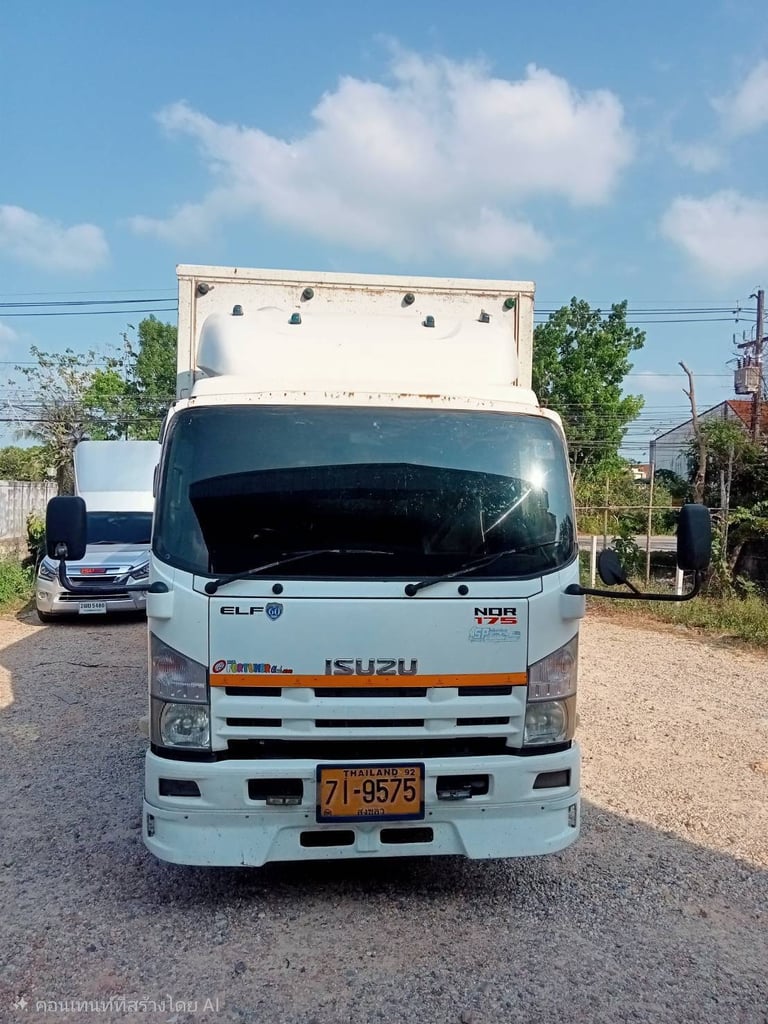 ISUZU NQR 175 แรงม้า รถบรรทุก 6 ล้อ ตู้แห้ง ปี 2013
