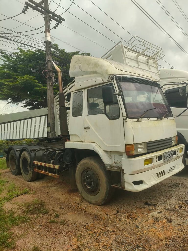MITSUBISHI FUSO FN 320แรงม้า(เปลี่ยนเครื่องยนต์เป็นของ HINO)รถบรรทุก หัวลาก 10ล้อ หัวลาก เฉพาะหัว ปี2005 MITSUBISHI FUSO FN 320แรงม้า(เปลี่ยนเครื่องยนต์เป็นของ HINO)รถบรรทุก หัวลาก 10ล้อ หัวลาก เฉพาะหัว ปี2005