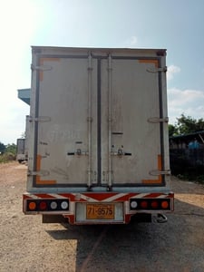 ISUZU NQR 175 แรงม้า รถบรรทุก 6 ล้อ ตู้แห้ง ปี 2013