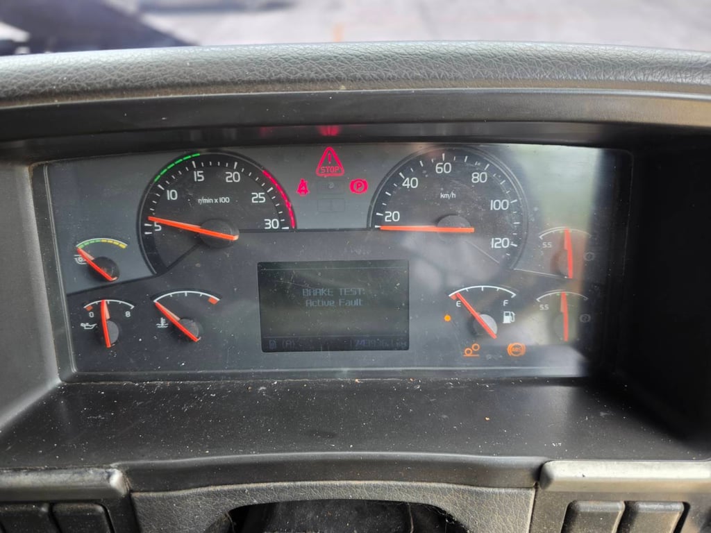 VOLVO FM 400 แรงม้า รถบรรทุกหัวลาก 10 ล้อ ปี 2011 VOLVO FM 400 แรงม้า รถบรรทุกหัวลาก 10 ล้อ ปี 2011