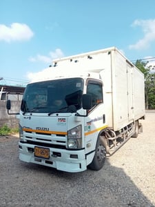 ISUZU NQR 175 แรงม้า รถบรรทุก 6 ล้อ ตู้แห้ง ปี 2013