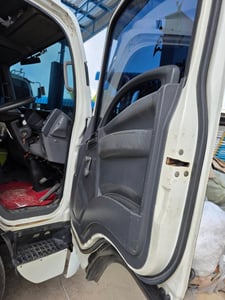 ISUZU NQR 175 แรงม้า รถบรรทุก 6 ล้อ ตู้แห้ง ปี 2013