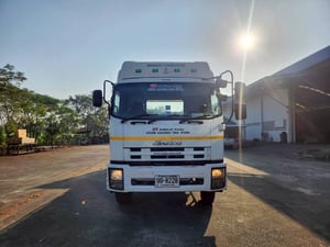 ISUZU FVM 300แรงม้า รถบรรทุก 10ล้อ พ่วงแม่ลูก ปี2012 ISUZU FVM 300แรงม้า รถบรรทุก 10ล้อ พ่วงแม่ลูก ปี2012